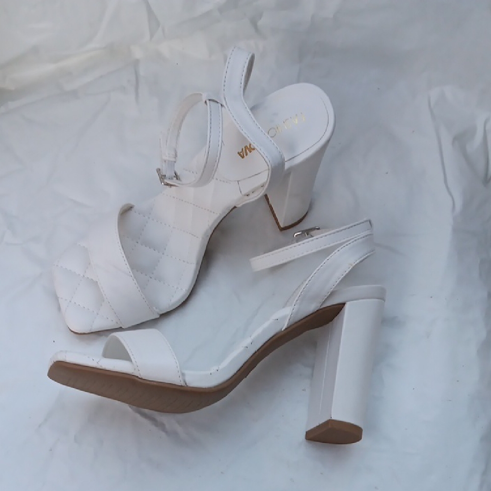 Fashion Nova Elegant White Block Heel Sandals Size 5.5 NWOT